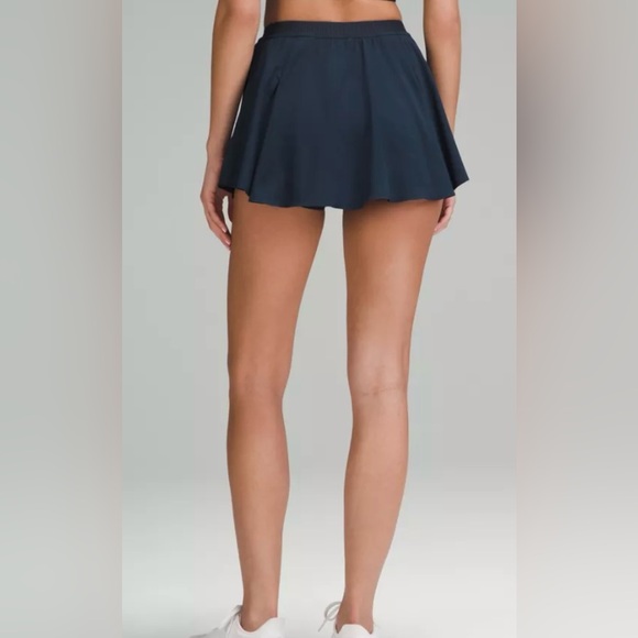 Lululemon Narrow Waisted Tennis Skirt
Size 8
Square size dot
True Navy
EUC - Picture 1 of 10